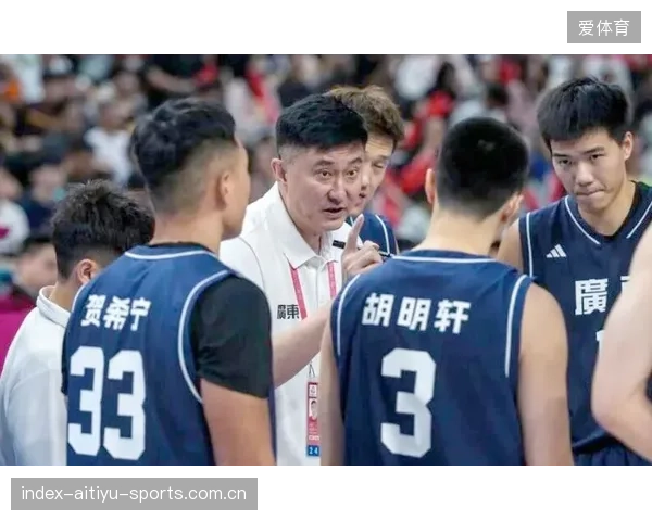 广东男篮主场大胜天津，团队配合顺畅：展现团队力量的完美演绎